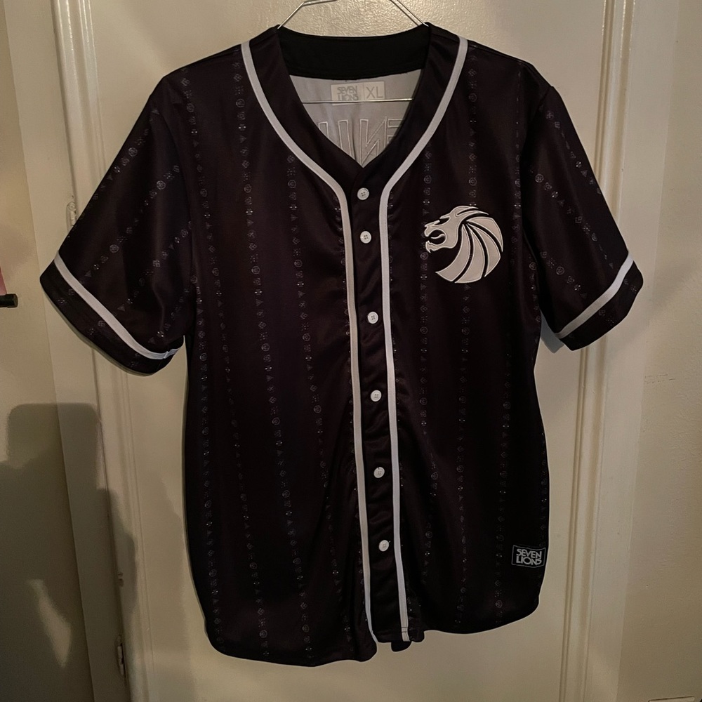 Seven lions jersey